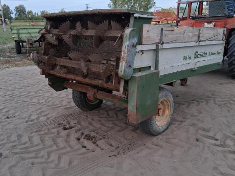 Schicht 2,5 tonnás 2 fekvőhengeres trágyaszóró vas oldalas és platós Schicht 2,5 tonnás 2 fekvőhengeres trágyaszóró vas oldalas és platós