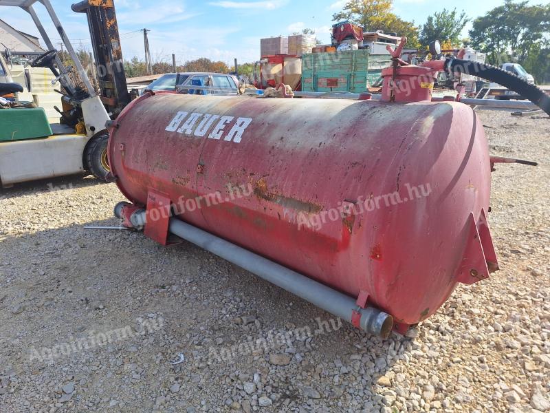 Bauer 2200 l tartály eladó