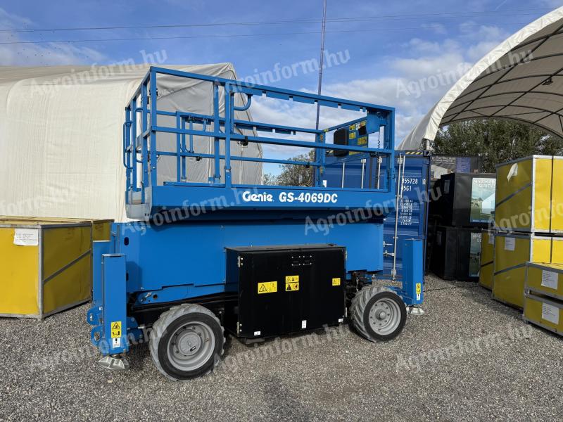 Genie GS4069DC ollós emelő – 2023-as akkumulátoros önjáró emelő
