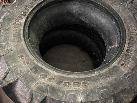Trelleborg TM700 380/70 R24 traktor gumiabroncs – jó állapotban Trelleborg TM700 380/70 R24 traktor gumiabroncs – jó állapotban