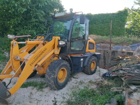 Hongyuan ZL16 homlokrakodó 4 db adapterrel eladó