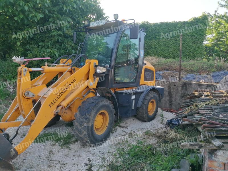 Hongyuan ZL16 homlokrakodó 5 db adapterrel eladó