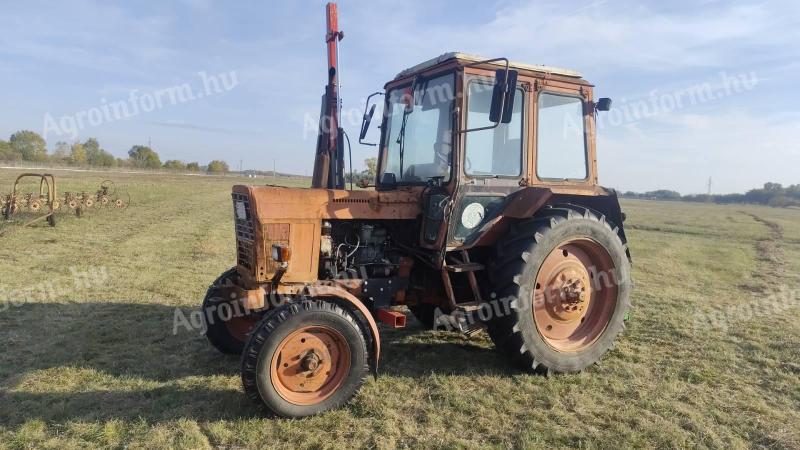 Belarusz MTZ 550-es traktor 80-as motorral, egyedi karólenyomóval eladó