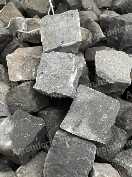 Bazaltkocka, macskakő, bazalt kockakő térburkolókő 10x10x5 cm (friss törés)