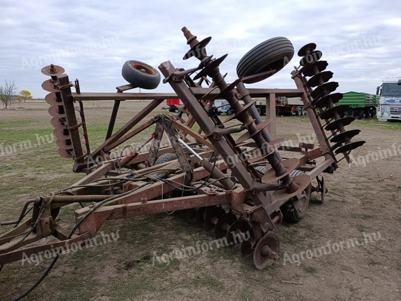 760-as könnyű IH tárcsa eladó