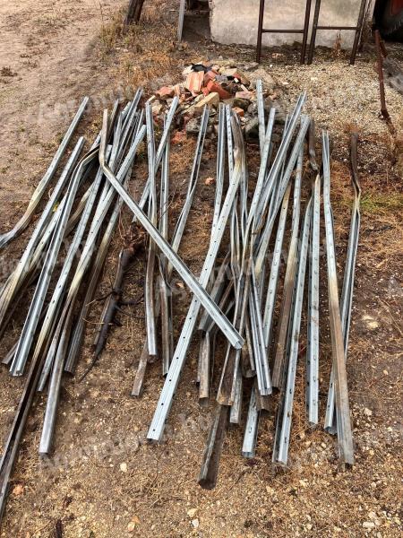 Használt görbe fémoszlop, 2,2 mm-es huzal, végoszlop feszítőcsiga eladó