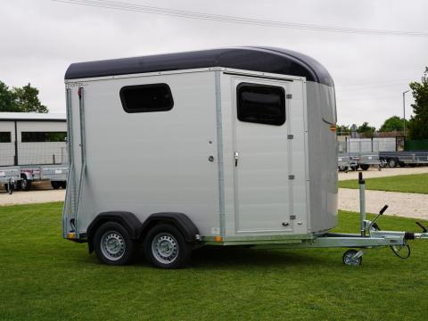 Új Böckmann lószállító utánfutó rendszámmal 5.789.000 Ft helyett 4.990.000 Ft Új Böckmann lószállító utánfutó rendszámmal 5.789.000 Ft helyett 4.990.000 Ft