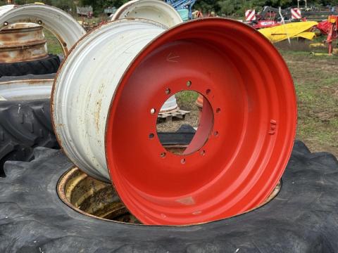 Kombájnfelni 800-900-as gumikhoz Claas, John Deere, New Holland, stb.... Kombájnfelni 800-900-as gumikhoz Claas, John Deere, New Holland, stb....