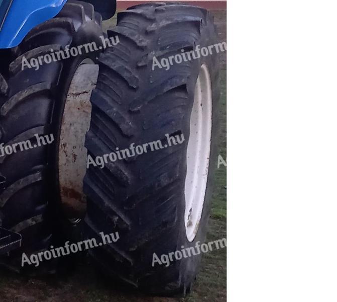 Ikerkerék 16,9 R34, 420/85 R34 New Holland, Case IH traktorhoz