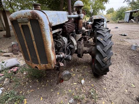 Eladó Dutra UE28 kistraktor jó motorral Eladó Dutra UE28 kistraktor jó motorral