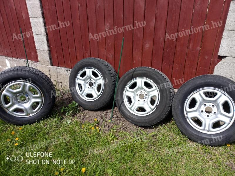 Duster acélfelni szett gumival