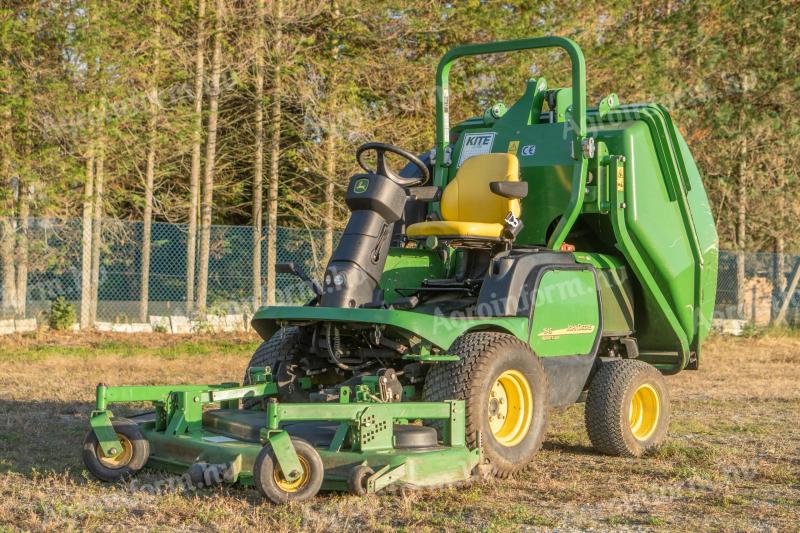 John Deere 1545 Series II 4WD – kevés üzemórával, kiváló állapotban