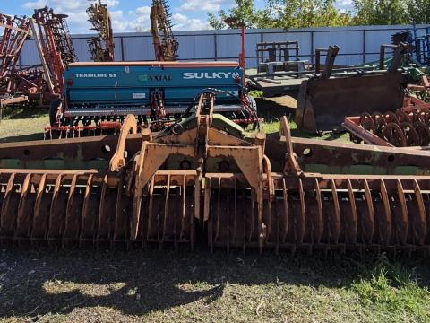 Amazon 6 m-es rezgőborona hengerrel együtt eladó Amazon 6 m-es rezgőborona hengerrel együtt eladó