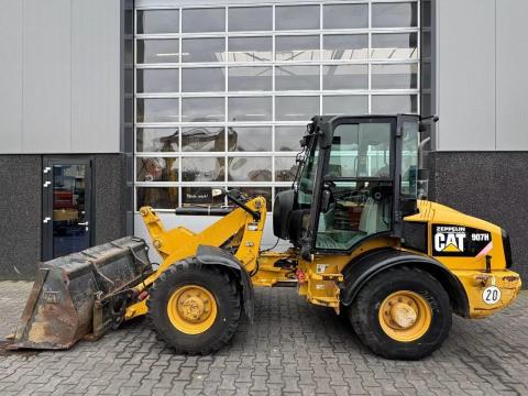 Caterpillar 907H / 2010 / 6 328 üzemóra / Lízing 20%-tól Caterpillar 907H / 2010 / 6 328 üzemóra / Lízing 20%-tól