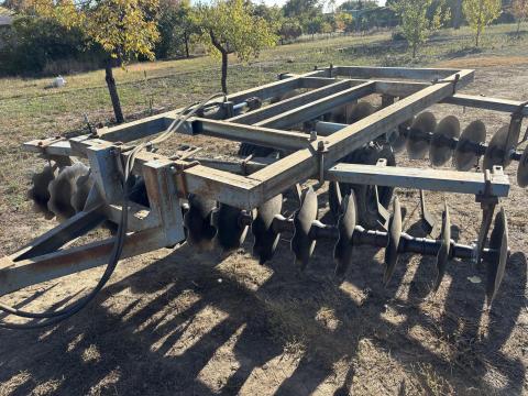 Vontatott 3,2-es V tárcsa eladó Vontatott 3,2-es V tárcsa eladó