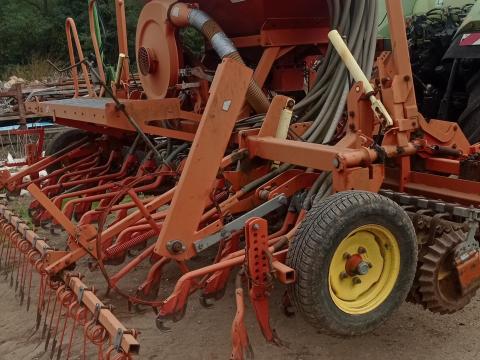 Lely Polymat Accord 4 méteres direktvetőgép eladó Lely Polymat Accord 4 méteres direktvetőgép eladó