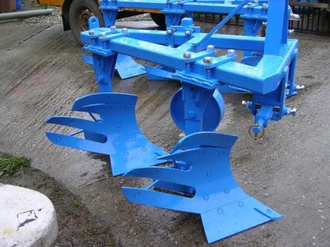 Kettes eke eladó kis traktorokhoz