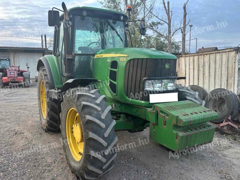 John Deere 6830