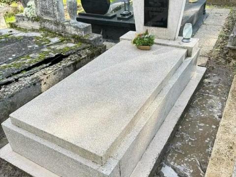 Sírkő tisztítását vállaljuk Sírkő tisztítását vállaljuk