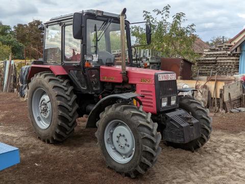 MTZ 892.2 traktor 985 üzemórával, kiváló állapotban, azonnal elvihető MTZ 892.2 traktor 985 üzemórával, kiváló állapotban, azonnal elvihető