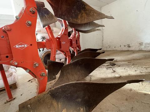 Kuhn Vari-Master 121 4T váltva forgató eke eladó Kuhn Vari-Master 121 4T váltva forgató eke eladó