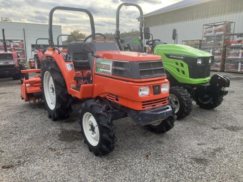 Kubota GT5 kistraktor talajmaróval, prémium minőségben, Japánból Kubota GT5 kistraktor talajmaróval, prémium minőségben, Japánból