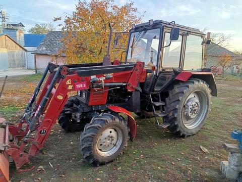 MTZ 820 traktor eladó – 2003, homlokrakodóval, jó állapotban MTZ 820 traktor eladó – 2003, homlokrakodóval, jó állapotban