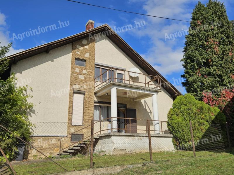 Cserszegtomaj központjában eladó családi ház