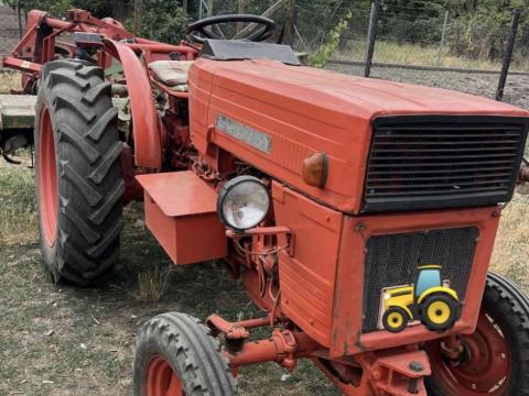 Eladó UTB 445-s traktor komplett felszereléssel, egyben Eladó UTB 445-s traktor komplett felszereléssel, egyben
