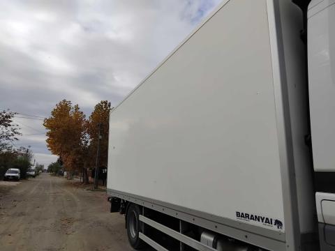 Szigetelt dobozos felépítmény eladó