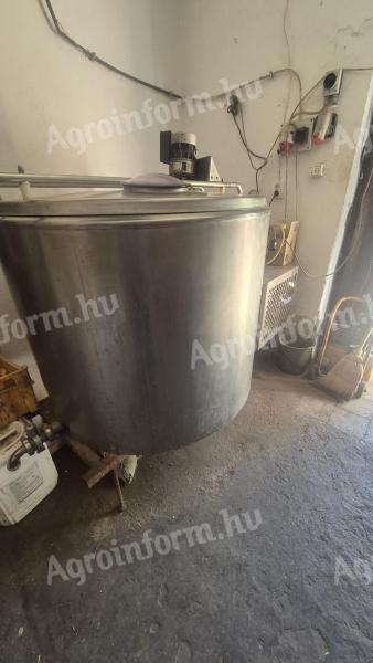 600 literes,  380 as tejhűtő