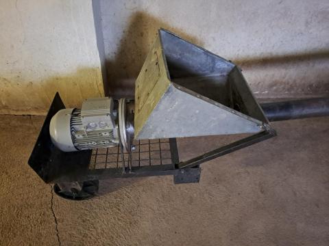 8,5 m hosszú terményszállító csiga eladó kiváló állapotban