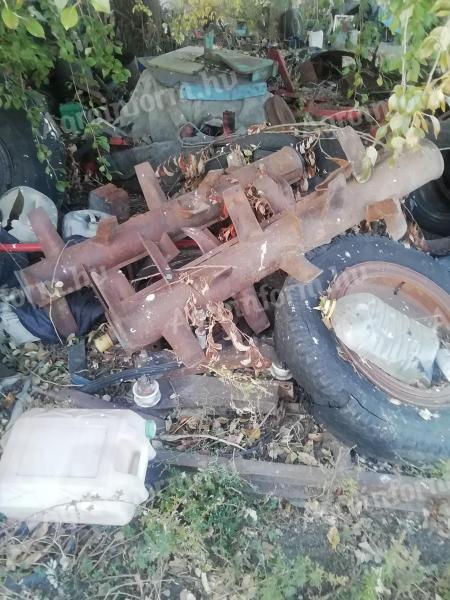 Eladó T088 trágyaszóró alkatrészek és tartozékok