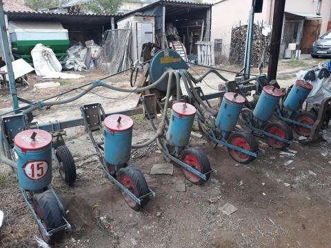 Eladó 6 soros SPC kukorica- és napraforgóvetőgép Eladó 6 soros SPC kukorica- és napraforgóvetőgép