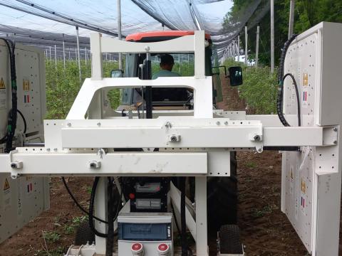 UV BOOSTING Helios kettő oldali növényvédelmi gép gyümölcsösbe ÚJDONSÁG!PÁLYÁZHATÓ UV BOOSTING Helios kettő oldali növényvédelmi gép gyümölcsösbe ÚJDONSÁG!PÁLYÁZHATÓ