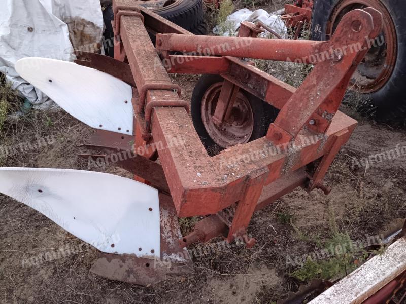 IH 2 és 3 fejes eke MTZ traktor után