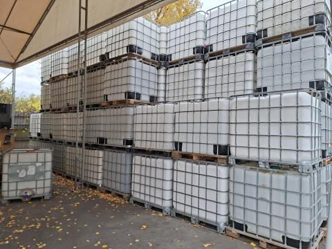 Eladó 100 db 1000 literes IBC tartály, akár darabonként, akár egy tételben