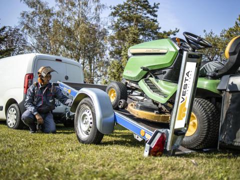 Új Vesta UNIPLATO 300 (1300kg-os) fékes - billenős utánfutó most 899.000 Ft helyett 825.000 Ft Új Vesta UNIPLATO 300 (1300kg-os) fékes - billenős utánfutó most 899.000 Ft helyett 825.000 Ft