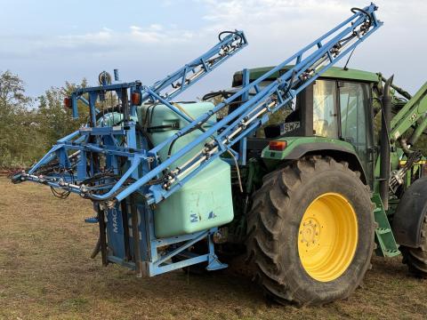 BERTHOUD MACK 1200/16 hidraulikus keretnyitású szántóföldi permetező  BERTHOUD MACK 1200/16 hidraulikus keretnyitású szántóföldi permetező