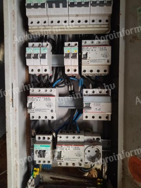 Háromfázisú villamos elosztószekrény eladó vagy csere nyúlketrecre