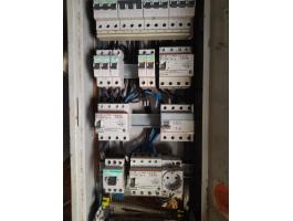 Háromfázisú villamos elosztószekrény eladó vagy csere nyúlketrecre