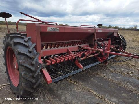Vetőgép tárcsás Kühne eladó, azonnal használható Vetőgép tárcsás Kühne eladó, azonnal használható