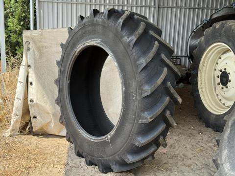 460/85R 38 Gumi 18,4 R 38 TAURUS POINT 8 traktor gumiabroncs MTZ 1221 traktor hátsó gumi 460/85R 38 Gumi 18,4 R 38 TAURUS POINT 8 traktor gumiabroncs MTZ 1221 traktor hátsó gumi