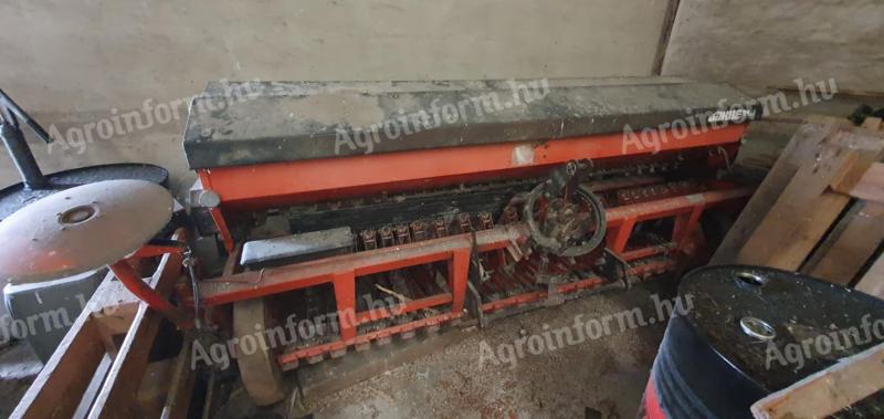 Eladó függesztett kivitelű Carraro gabonavetőgép