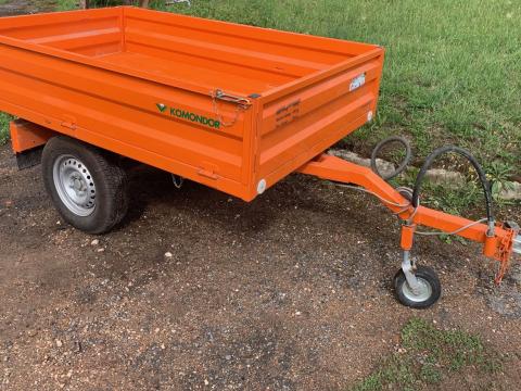 KOMONDOR SPK-750 újszerű billenős mezőgazdasági kertészeti kistraktor utánfutó pótkocsi billencs eladó KOMONDOR SPK-750 újszerű billenős mezőgazdasági kertészeti kistraktor utánfutó pótkocsi billencs eladó