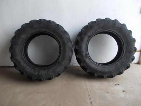 Eladó használt Taurus traktor első gumik 420/70 R28 Eladó használt Taurus traktor első gumik 420/70 R28