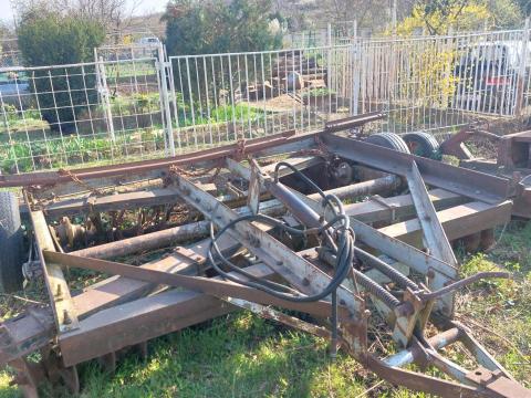 3,2 m-es X vontatott tárcsa eladó 3,2 m-es X vontatott tárcsa eladó