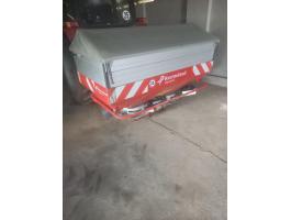 Kverneland CL 1100 hidraulikus határszóróval