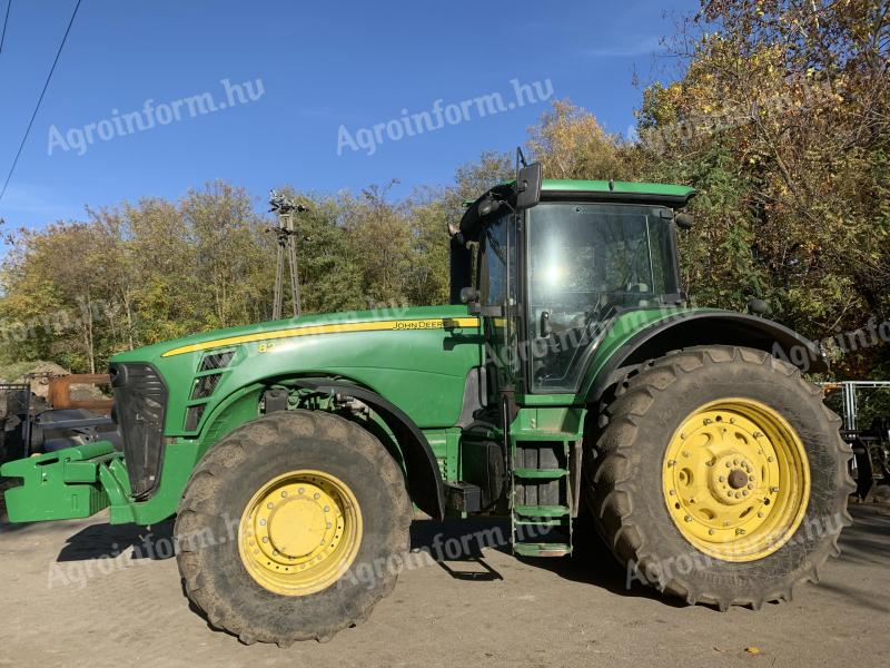 John Deere 8230