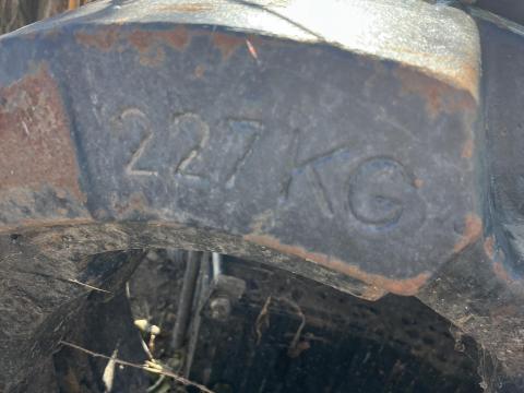 New Holland T8 300 keréksúly (2x225 kg) New Holland T8 300 keréksúly (2x225 kg)